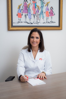 Dra Ornella Cassol – Coloproctologista  Atua nas cidades de Passo Fundo e Marau e é professora do curso de Medicina da IMED